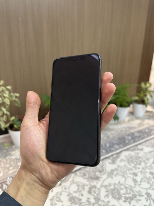 Iphone 11 pro max sotiladi srochna