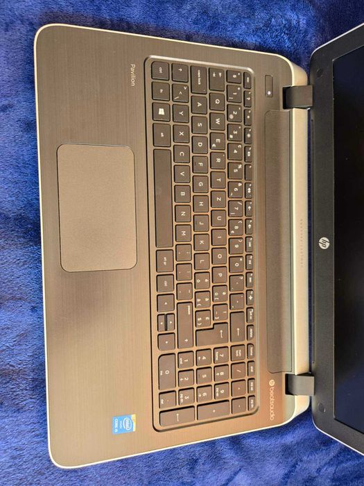 Лаптоп HP Pavilion 15 Notebook + Зарядно + чанта. Перфектен външен вид