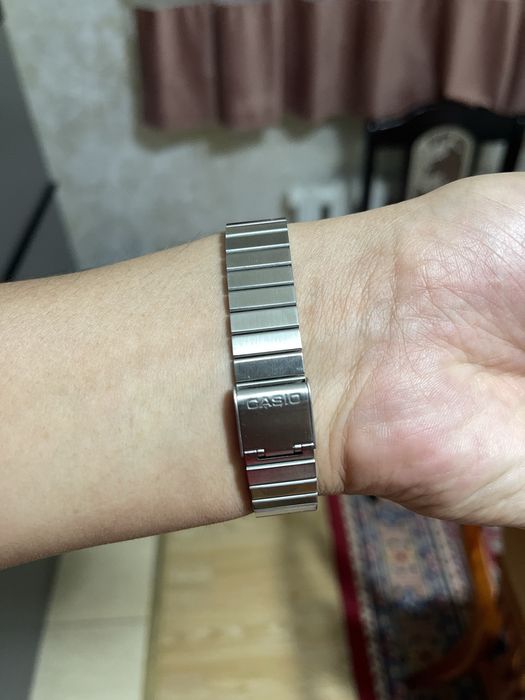 Продам ретро-часы Casio