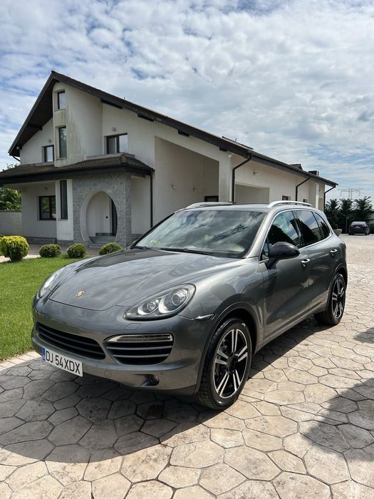 Porsche Cayenne 2012 v6 245 cp