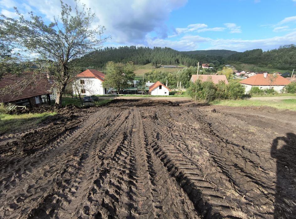 Vând teren intravilan