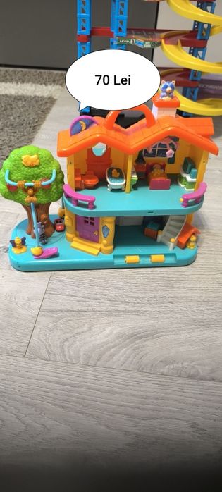 Vând Jucării aproape noi