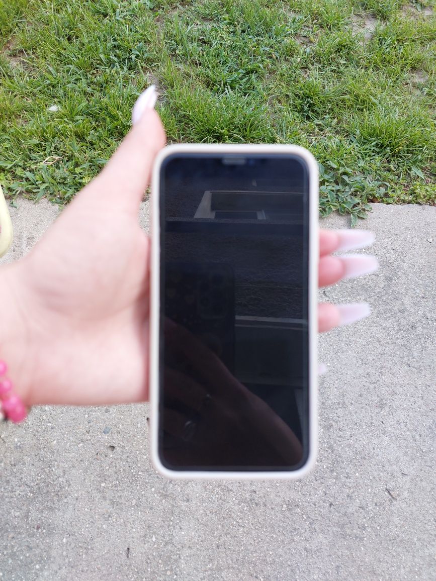 Продавам iphone X