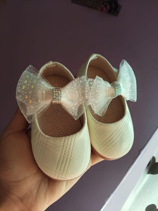 Sandale impecabile cu fundiţe