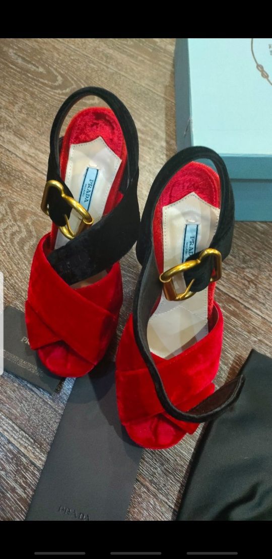Шикарная,  Модная обувь от Prada