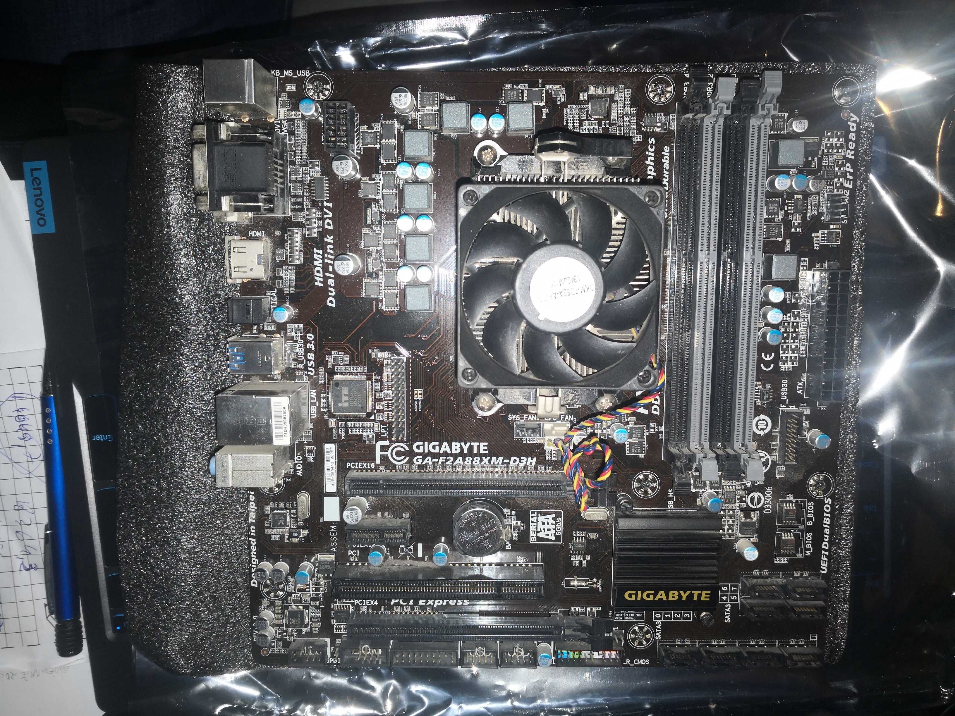 Placa baza GIGABYTE GA-F2A88XM-D3H cu procesor AMD Athlon II X4