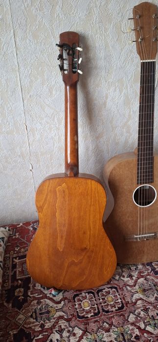 2 китари в почти безупречно състояние