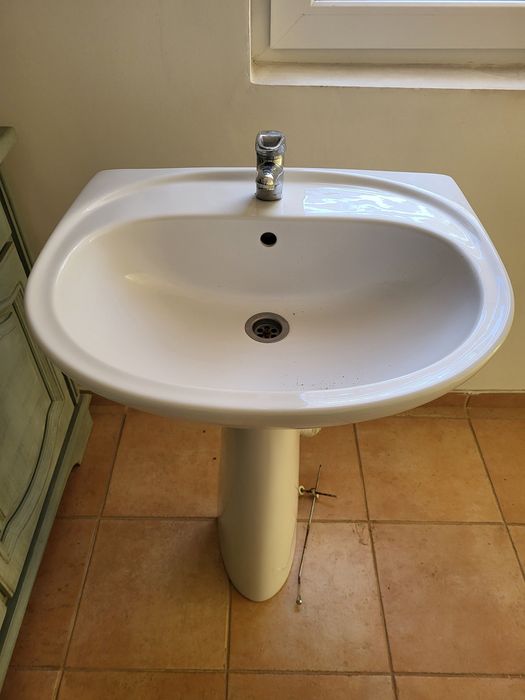 Lavoar ceramic cu picior