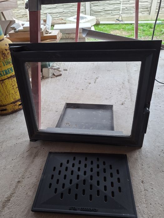 Vand usa semineu +grqtar fontă + 2 grile