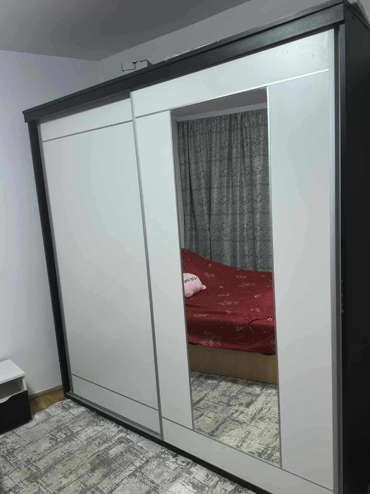 Dulap cu uși culisante