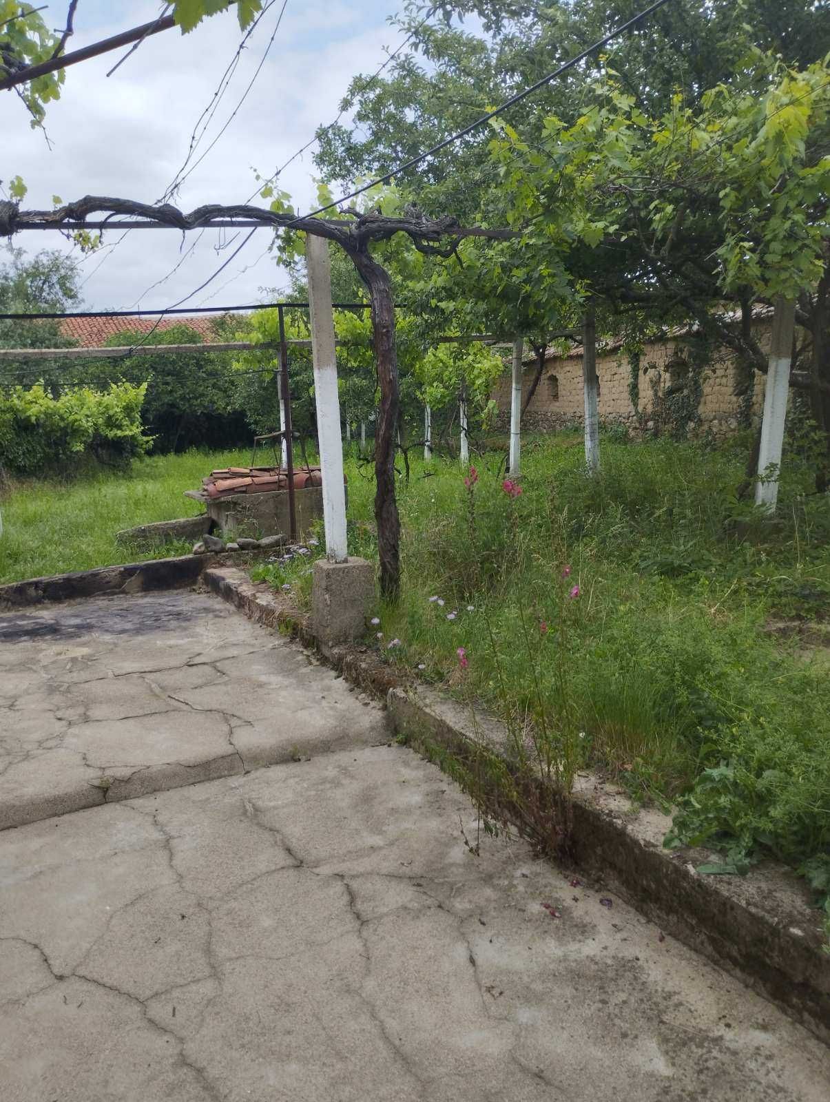 Продавам къща на село