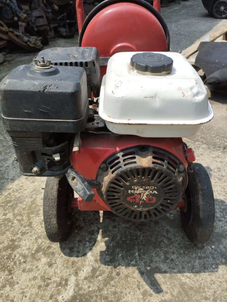 Бензинова водоструйка с двигател Honda GX 120/4.0