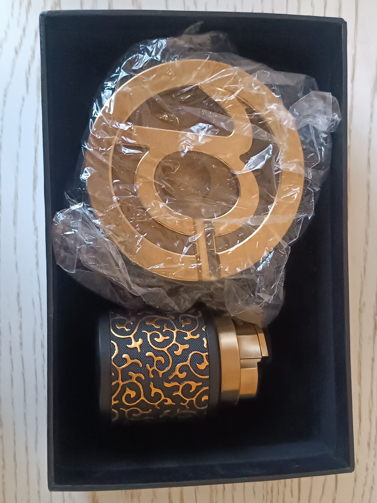 Пепельница и зажигалка