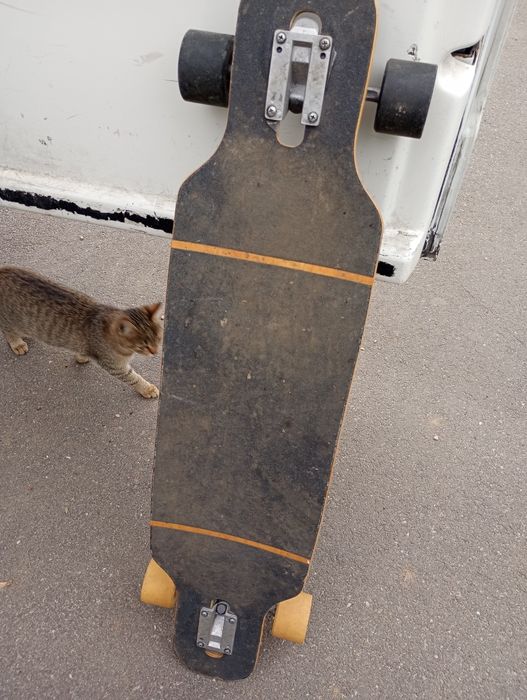 vând skateboard utilizat