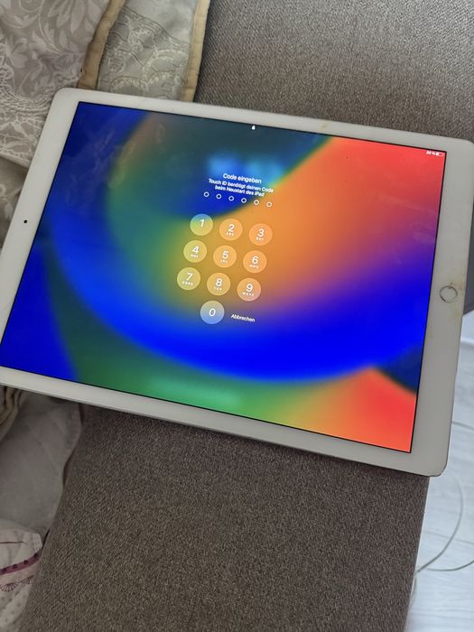iPad Pro (12.9-inch) заключен
