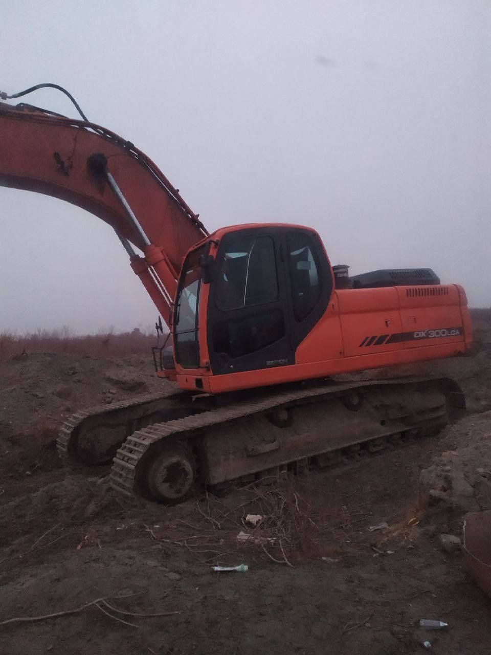 Maxsus texnika Ekskavator Doosan DX300 LCA