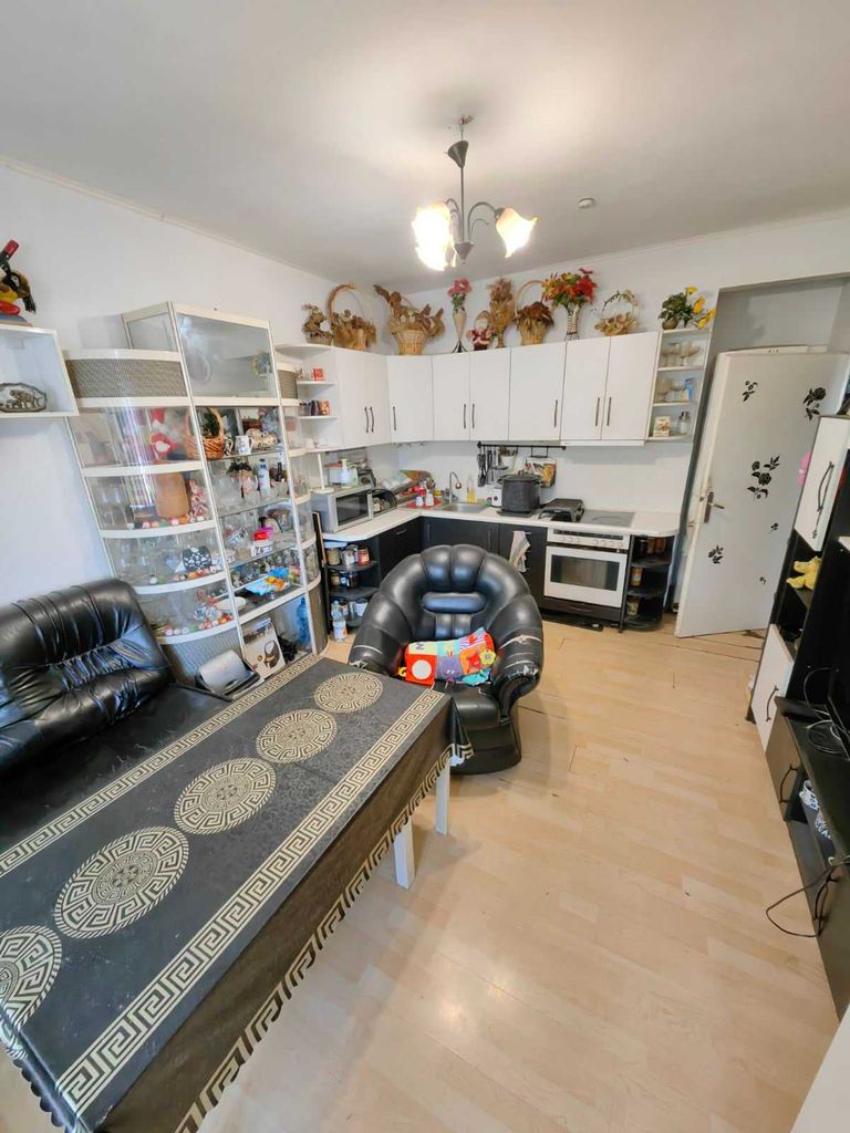 Продава се Двустаен апартамент в Перник, Център - 59 кв.м за 1530 €/кв.м - Снимка #1