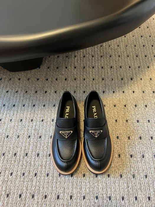 Pantofi loafer Prada