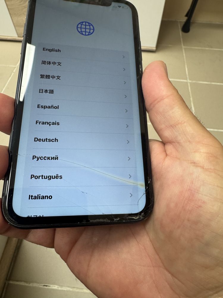 iPhone 11 64gb - заключен с iCloud, за части