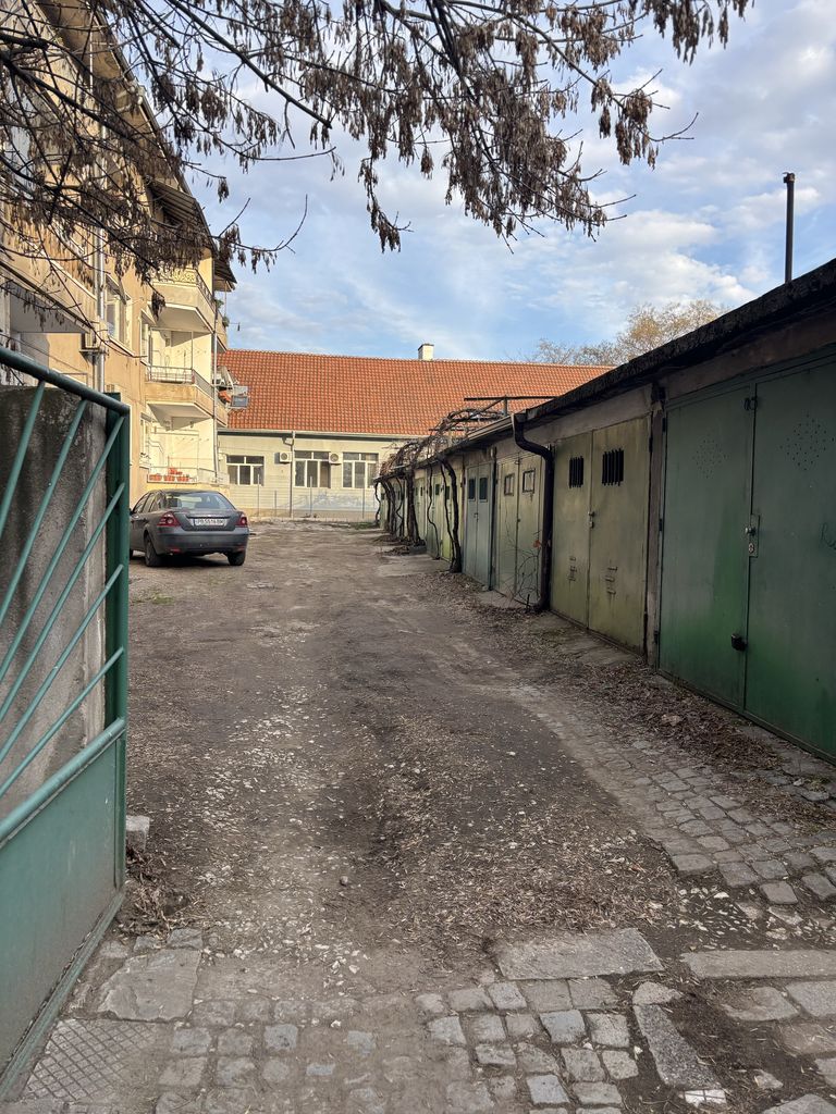 Дава се под наем Гараж / Паркомясто в Пловдив, Център - 20 кв.м за 102 € - Снимка #2