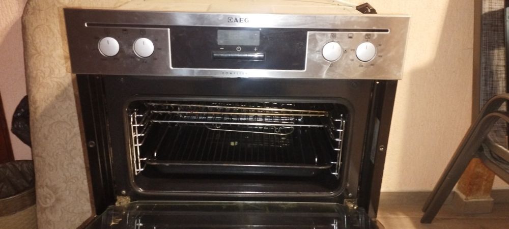 Фурна за вграждане AEG на две нива.