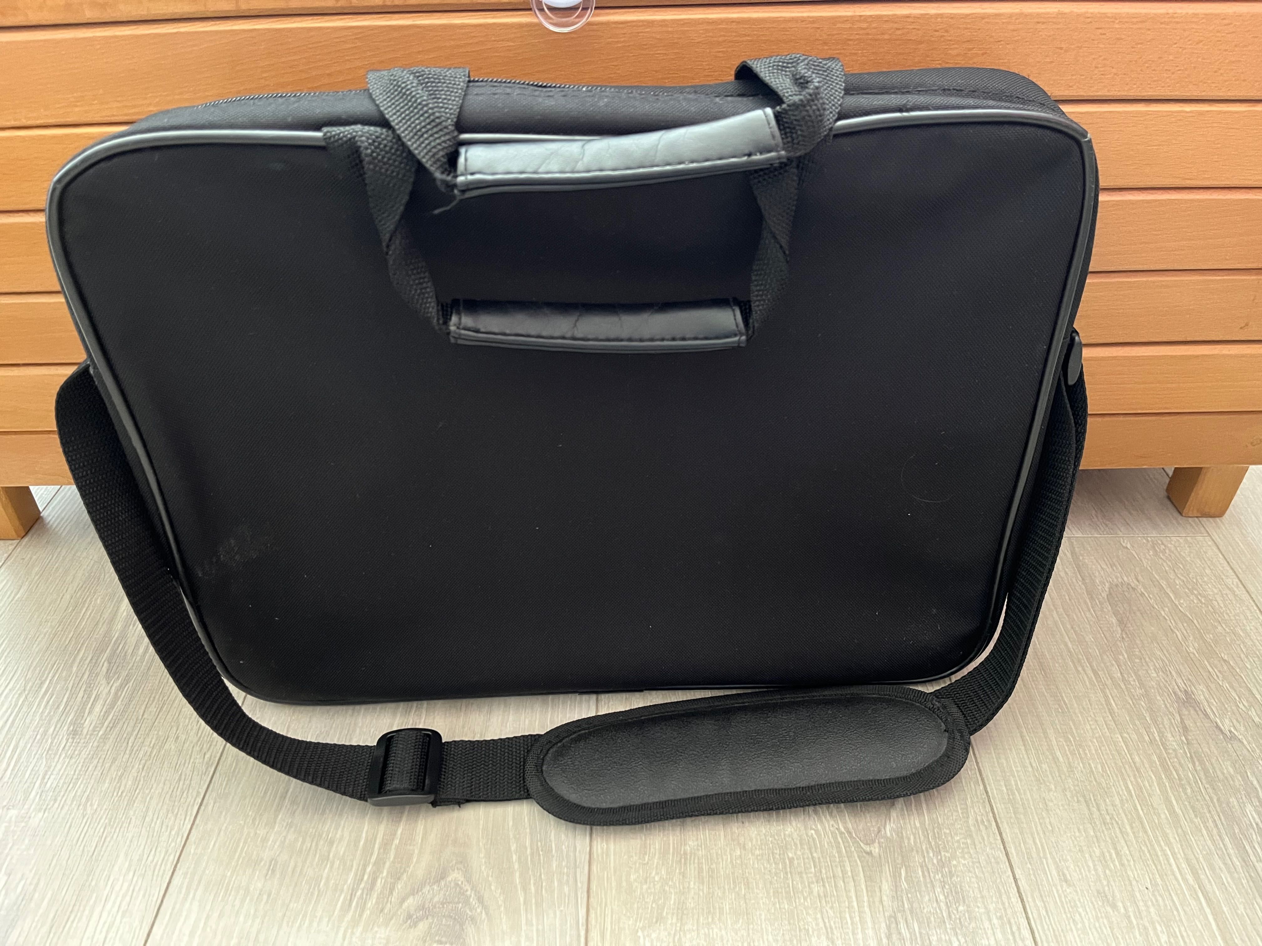 Vând geanta pentru laptop