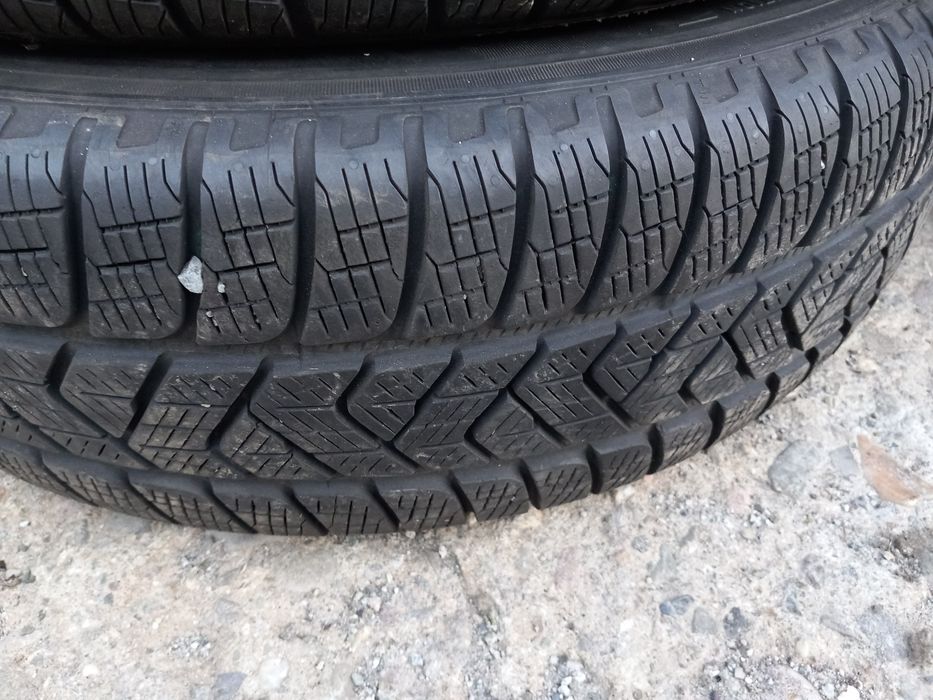 Anvelope de iarna 215 70 16