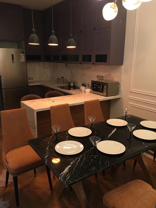 Столы из искусственного и натурального  камня.