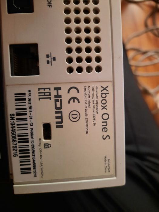 Xbox one s +controler


-