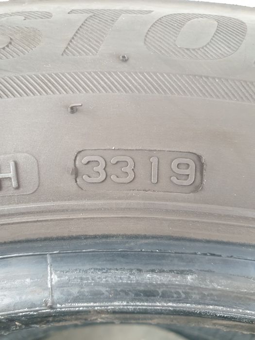 Зимни гуми 2 броя BRIDGESTONE Blizak LM001 205 60 R16 дот 3319