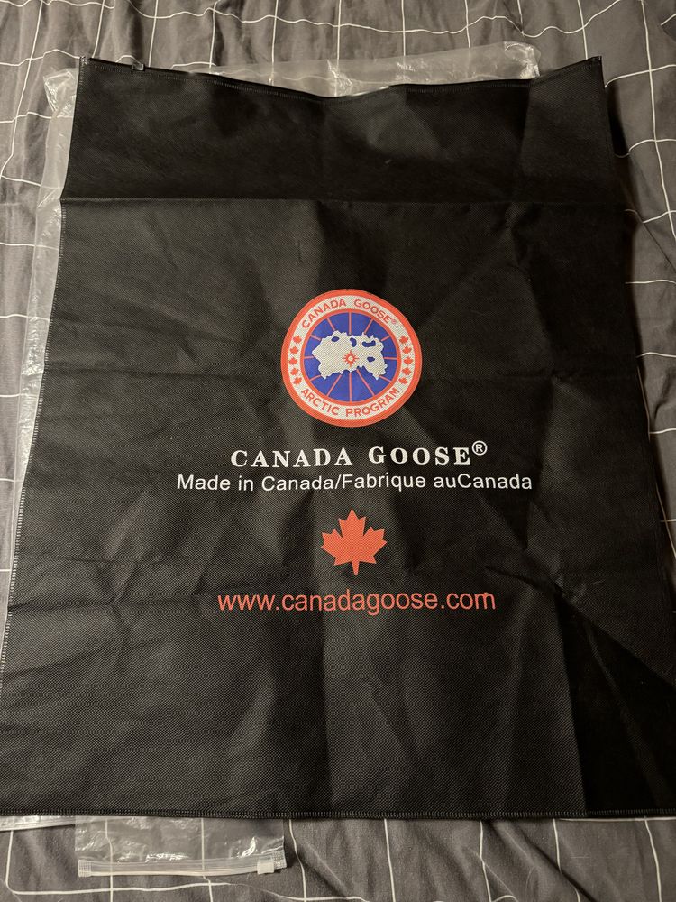 Чисто ново яке Canada Goose