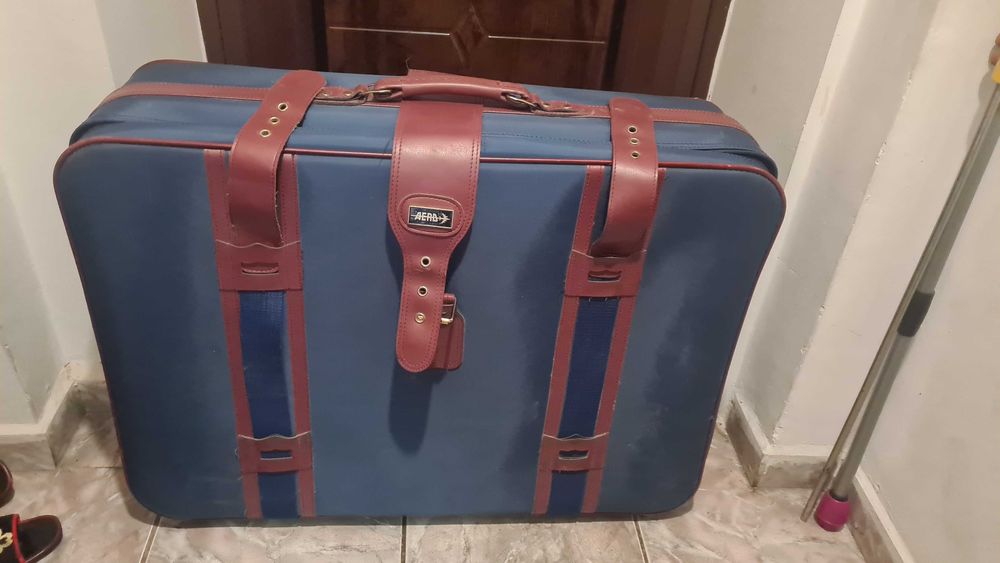 Geamantan durabil pentru cală si nu numai, foarte spatios si usor