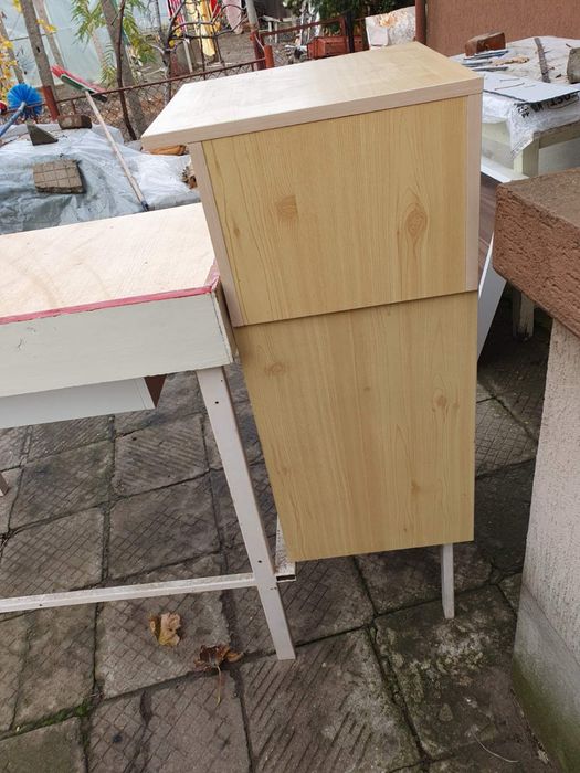 Щендери за дрехи и бюра