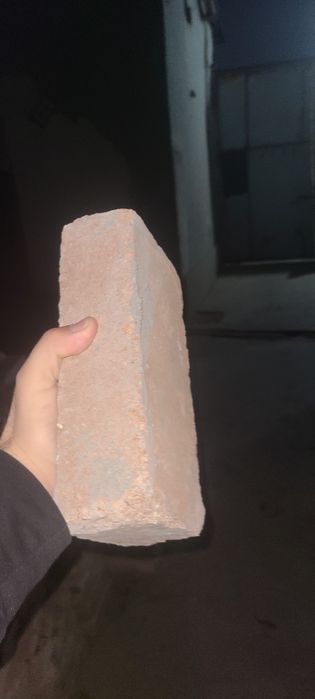 Apornik gishtlar sotiladi