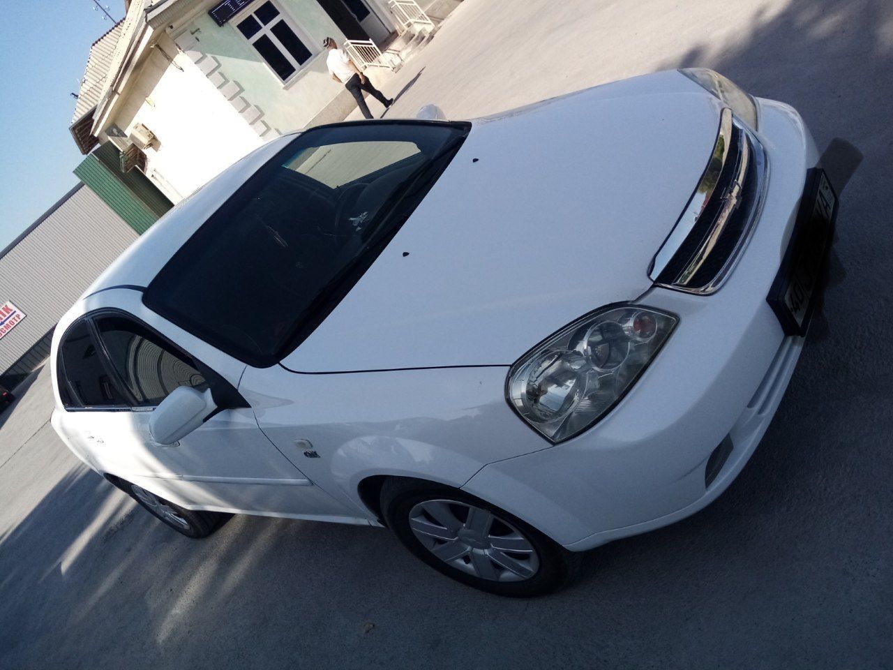 Lasetti 1.8 mexanika. Holati yaxshi. Metan. Ishga minib turgan moshina