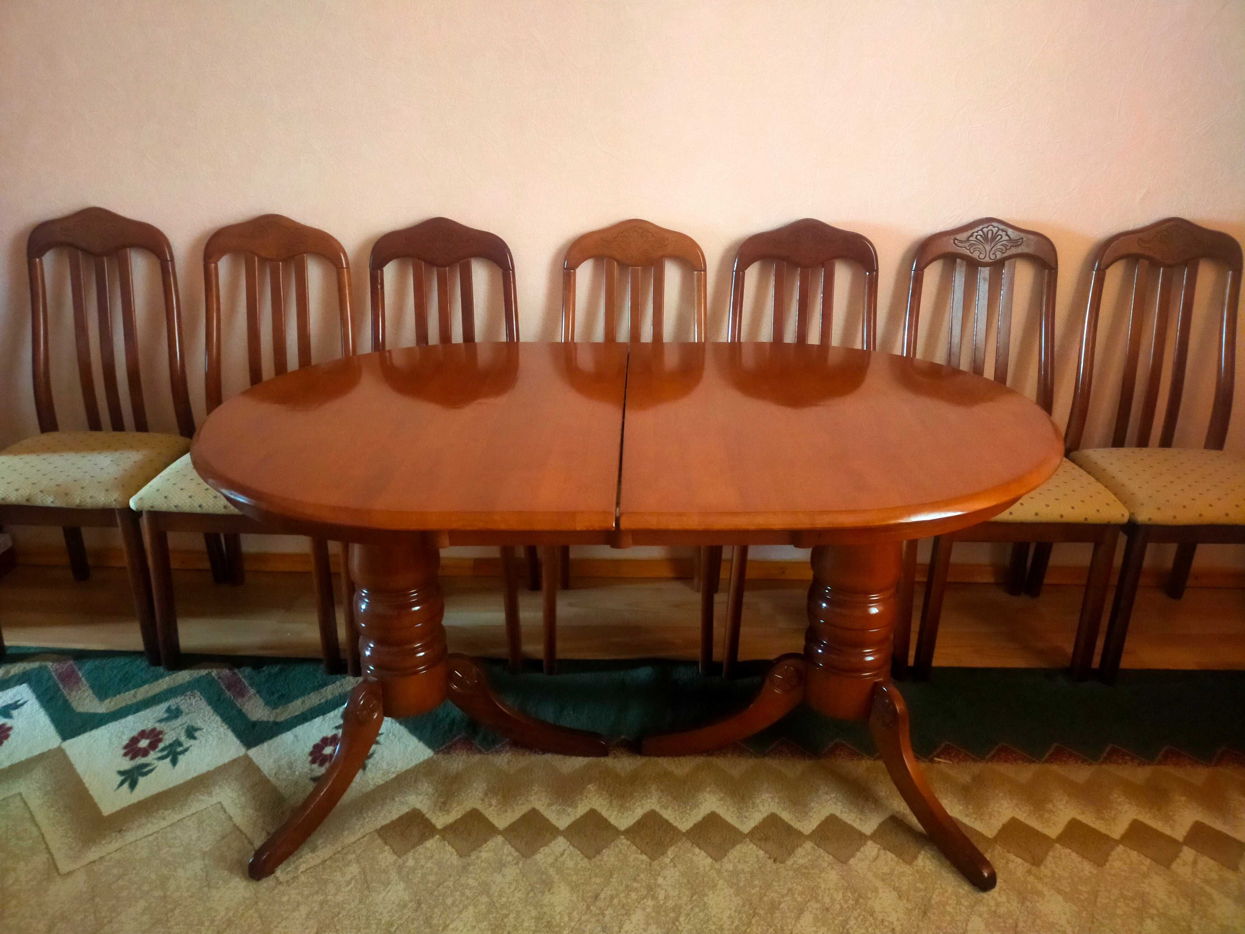 Стол, стулья для гостиной