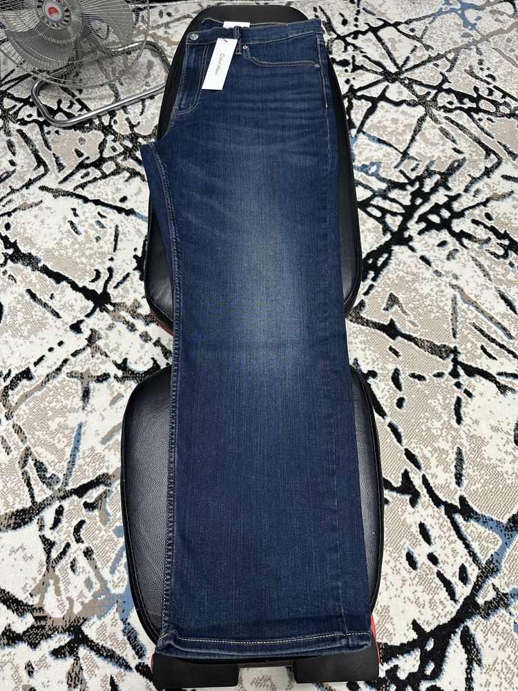 Джинсы Calvin Klein straight fit. р.36/32 и 36/30.