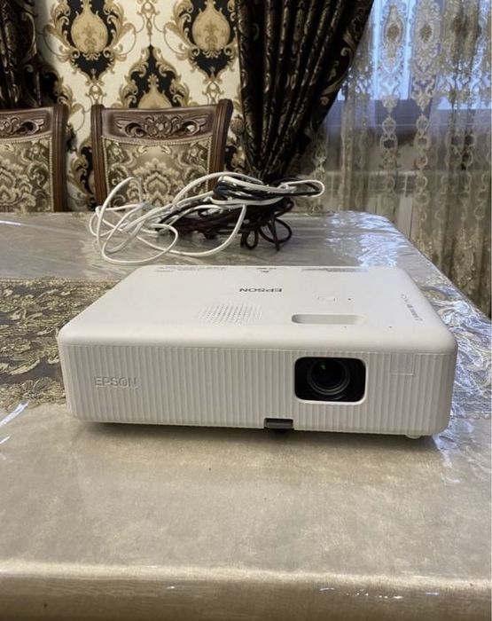 Срочно проектор EPSON сотилади