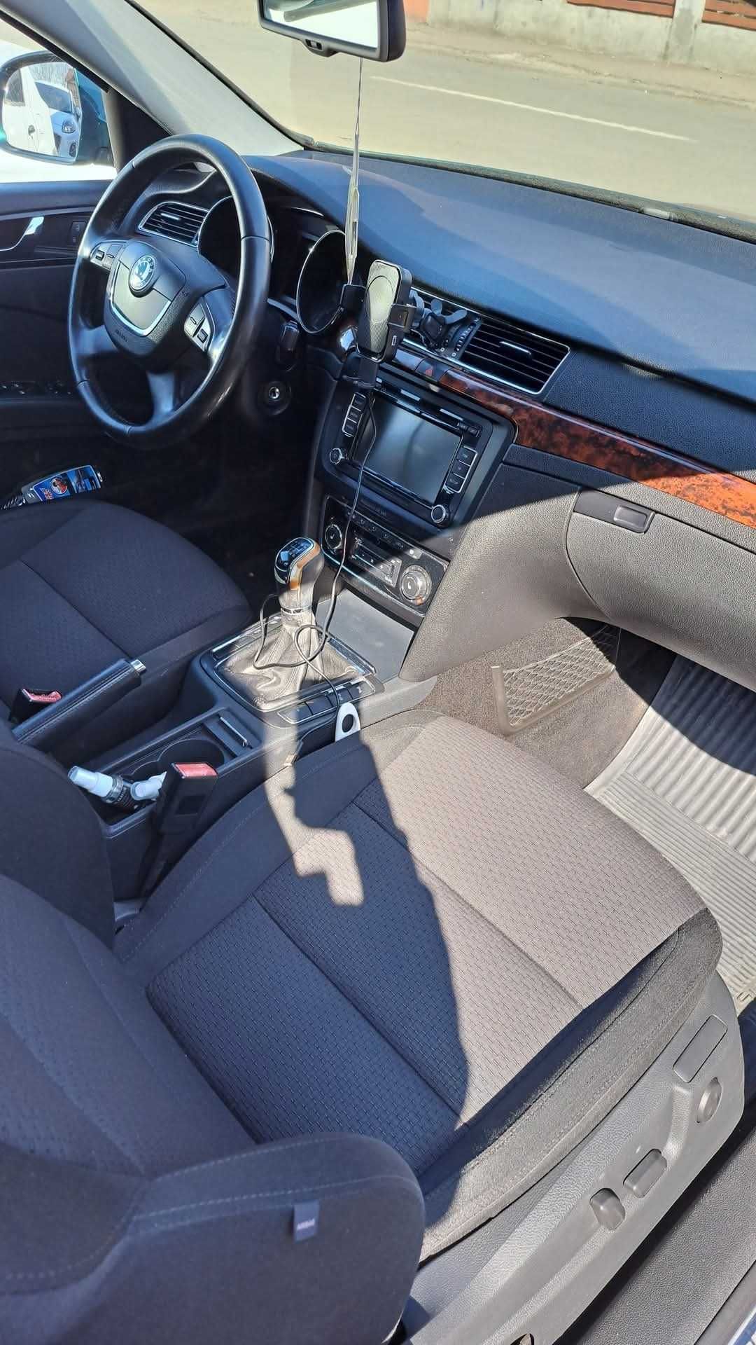 Vând Skoda Superb