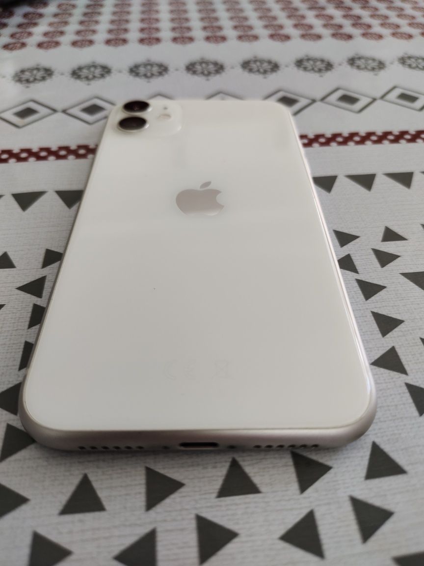iPhone 11 в идеальном состоянии