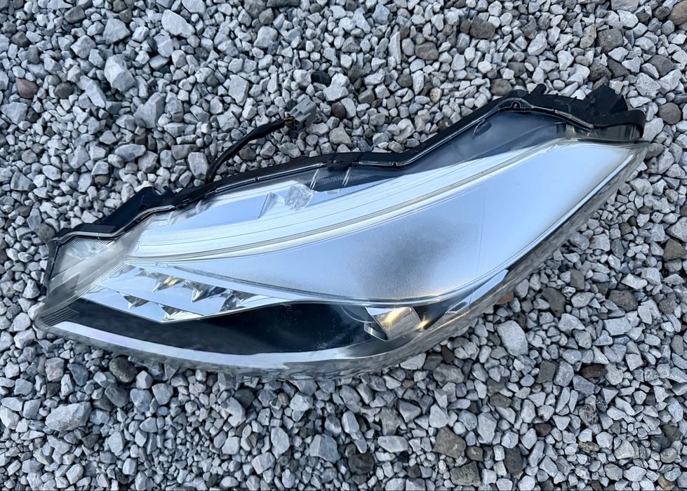 Оригинален ляв фар за Toyota Yaris Hybrid / Тойота Ярис Хибрид