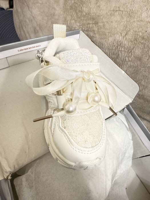 Sneakers fetite cu perle