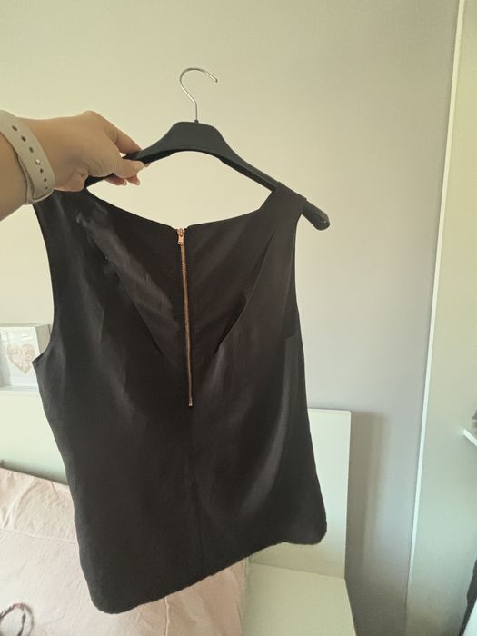 Тъмно сив топ с интересен гръб