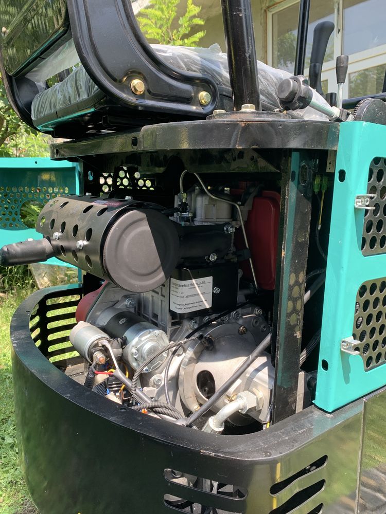 Mini excavator compact
