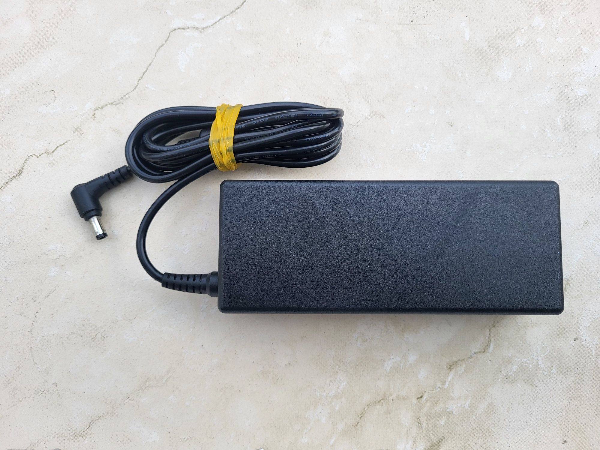 Alimentator video proiecror 24V 3,42A 75W mufa 5,5x2,5mm