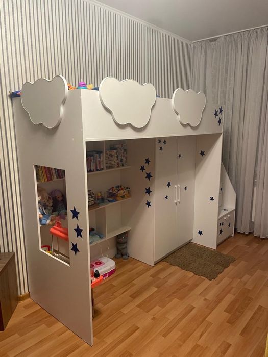 Детская кровать со ступеньками