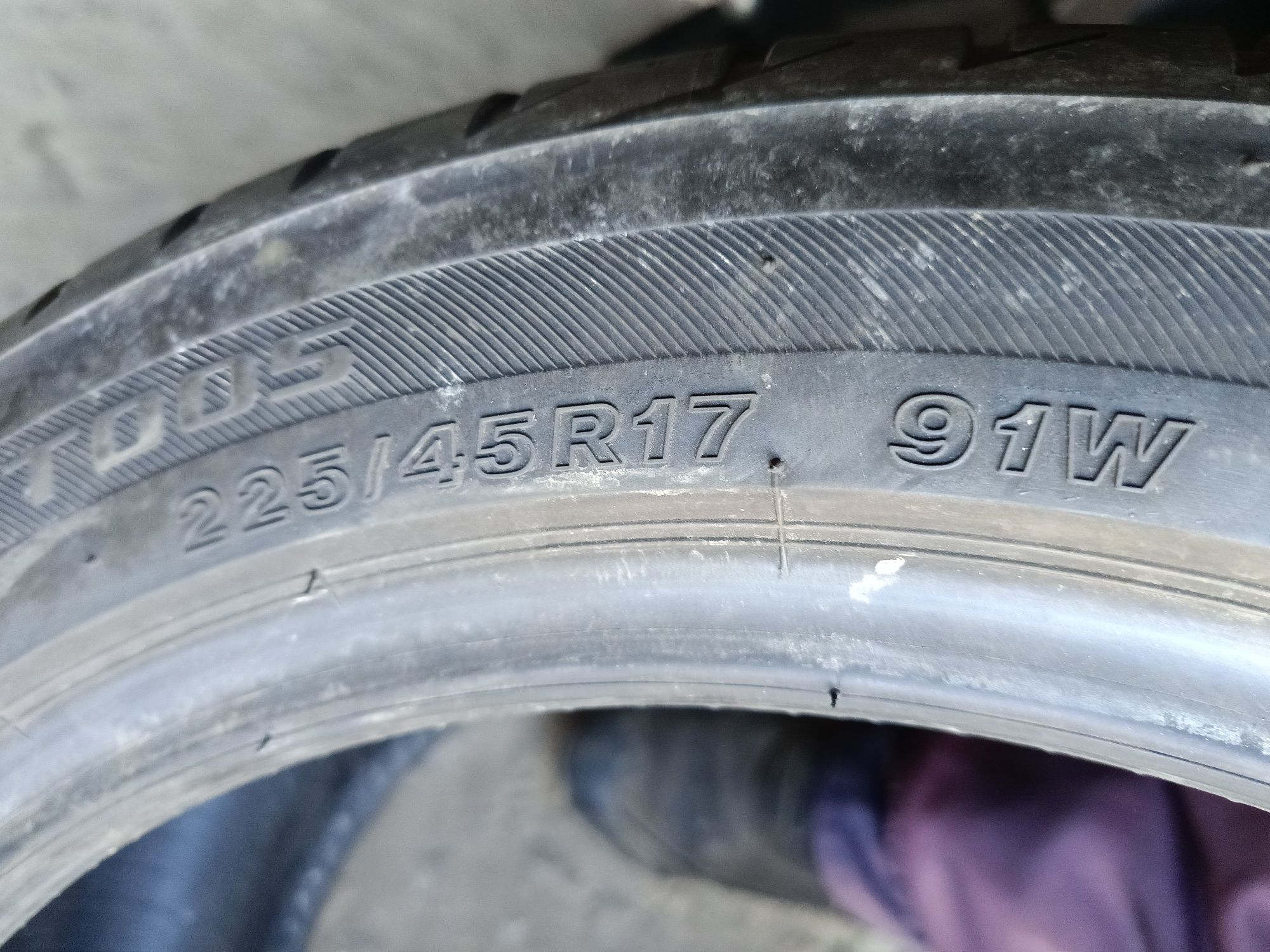Летни гуми -17цола-225/45-1бр.-95лв."BRIDGESTONE"