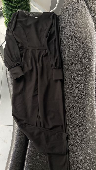 Прекрасен стилен гащеризон с красив ръкав от тюл