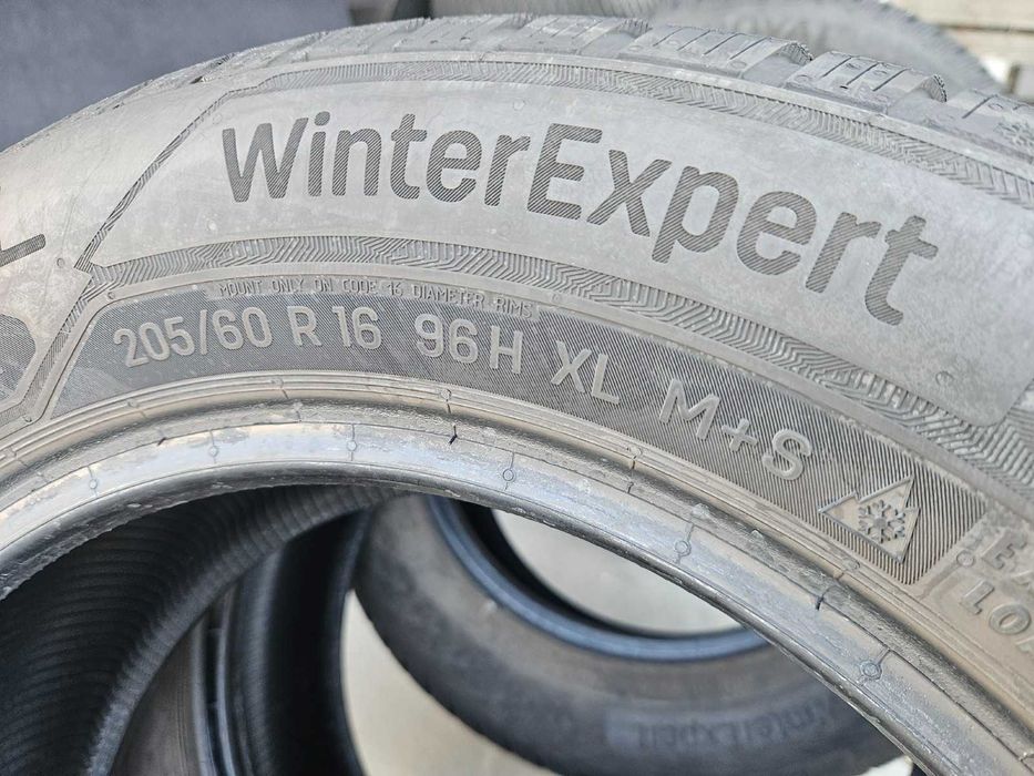 4бр. 205/60 R16 зимни UNIROYAL 8мм