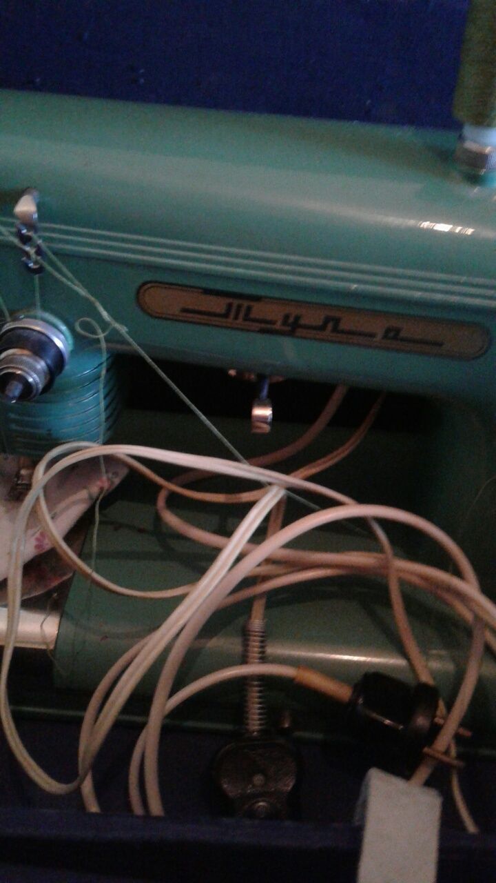 Швейная машинка "ТУЛА " с электроприводом настольная